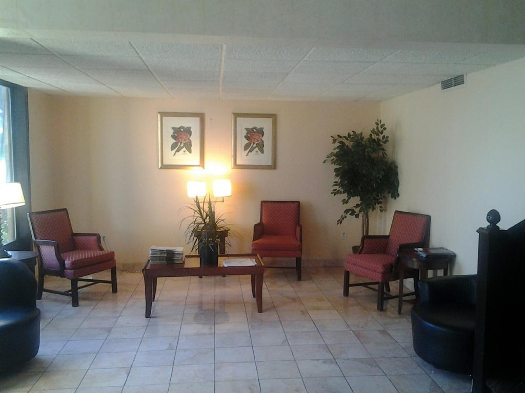 Westmont Inn & Suites Omaha Buitenkant foto